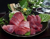 『天然生本まぐろ 柵（赤身＋トロ）』 宮城県塩竈水揚げ 2柵 計約300g ※冷蔵 米彦