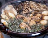 『比内地鶏とじゅんさいの鍋』鶏肉モモ・ムネ 計300g、じゅんさい500g、比内地鶏スープ200g、だまこ200g（10個）2〜3人前 ※冷蔵